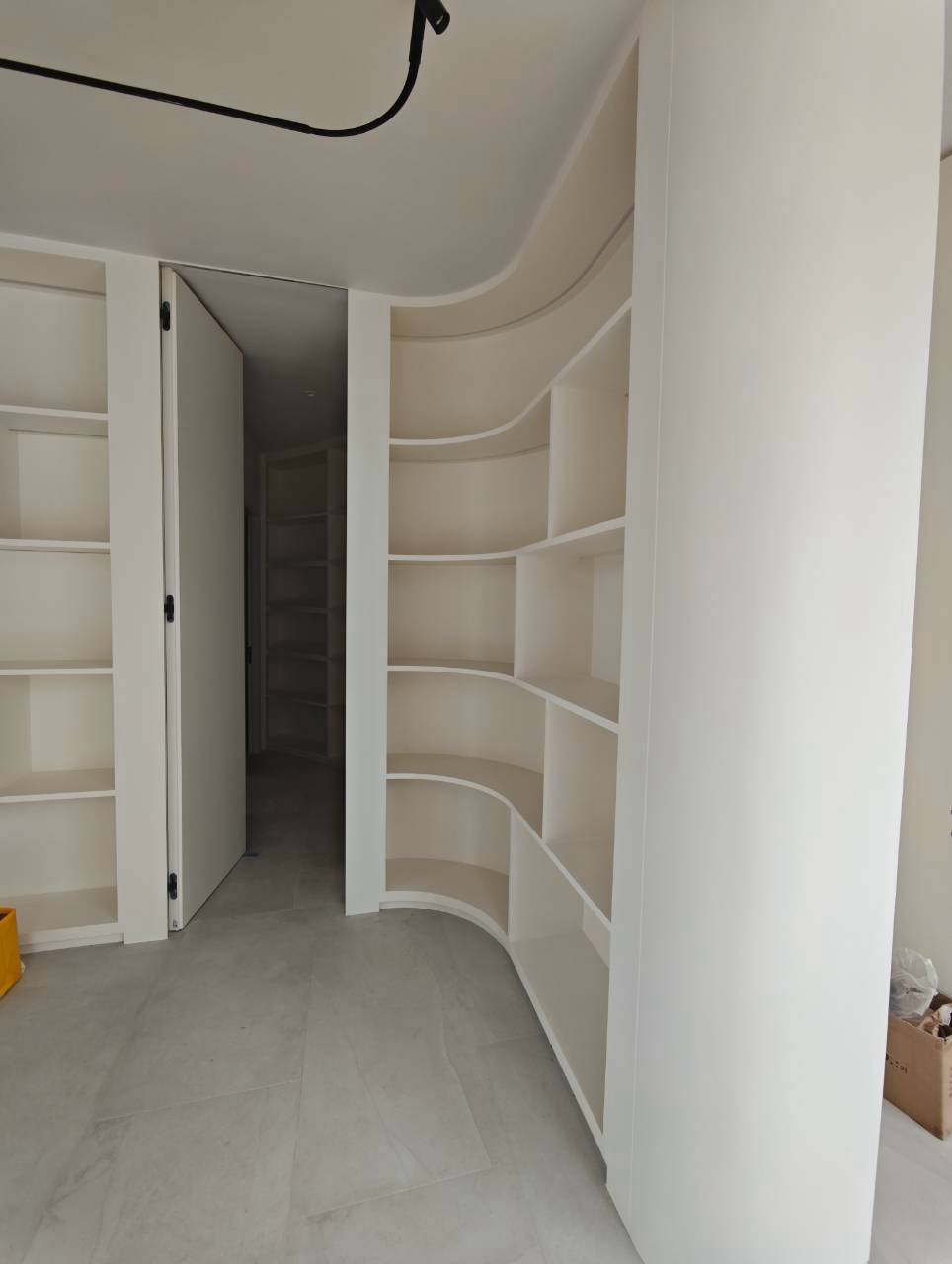 ตัวอย่างงานเฟอร์นิเจอร์ Built-in โค้งดีไซน์พิเศษ ผลงานจริงของ two n interior